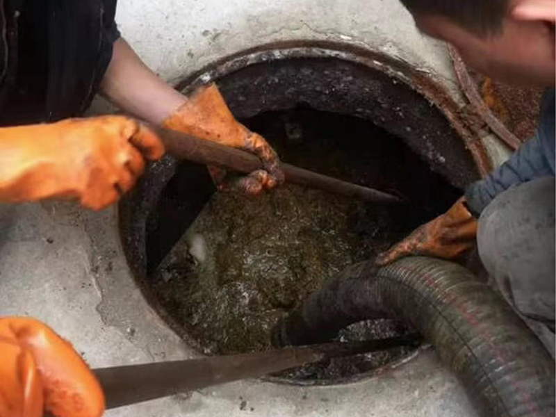 宁蒗清理化粪池时如何避免沼气的危害？